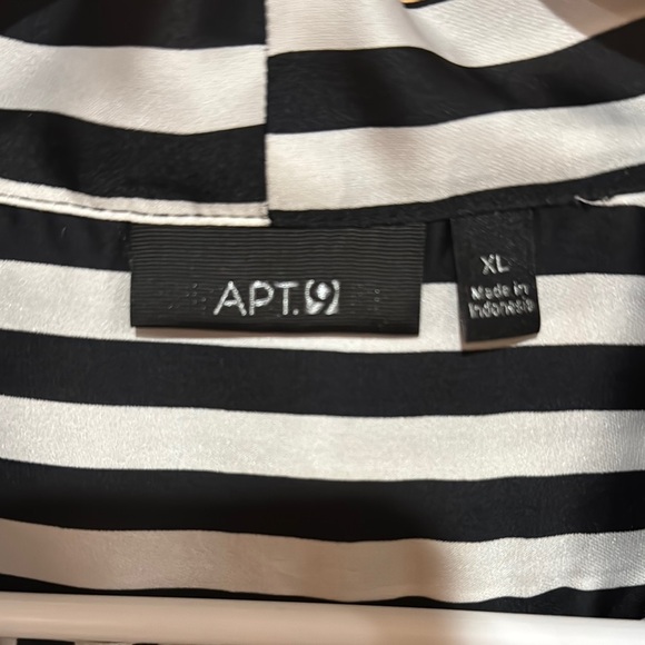 Apt. 9 Black and White Striped Long Sleeved Women's Top - Picture 2 of 7